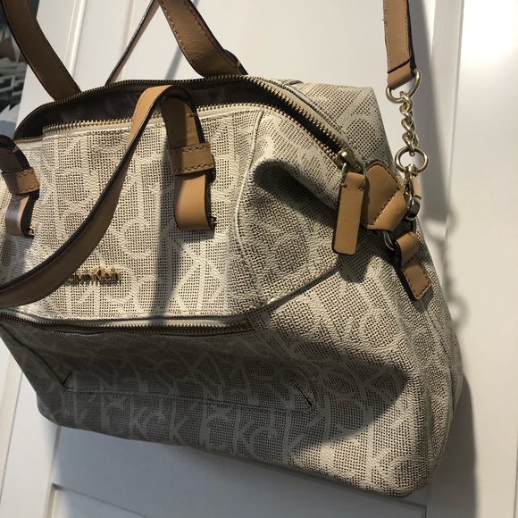 Calvin Klein Cream Handbag and Crossbody Bag - Picture 2 of 7